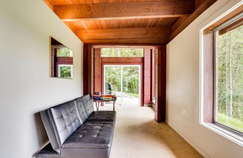 Vandercook Lake House | Fire Pits and Grill Lakefront Jackson Home
