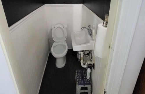 Glen Burnie Hotel | Firefly Aire B&B