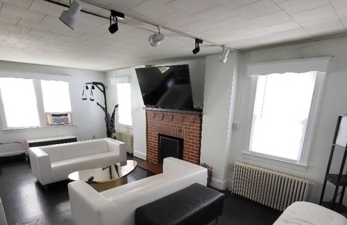 Glen Burnie Hotel | Firefly Aire B&B