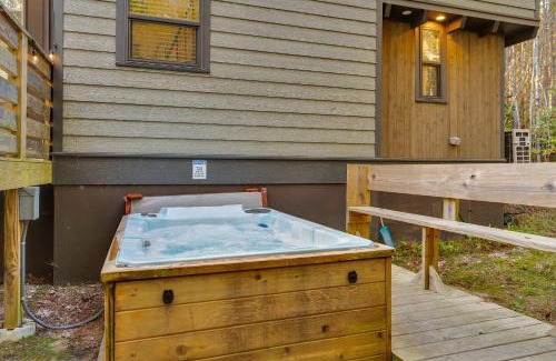 Mentone House | Firefly at Mentone with Hot Tub & Internet