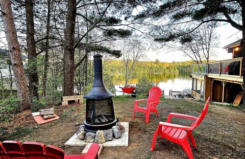 McKellar Cottage | Firefly Hut - Cheerful 6-bedroom cottage with serene beauty