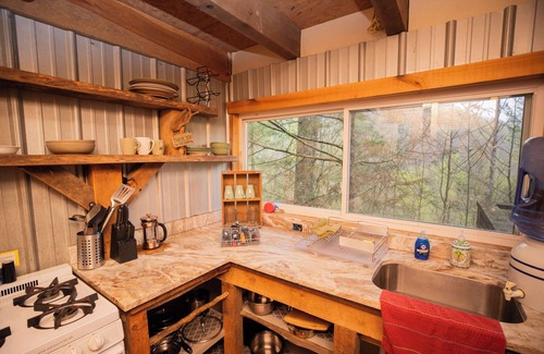 Stanton Cabin | Firefly Suite ~ Quaint Off Grid Cabin