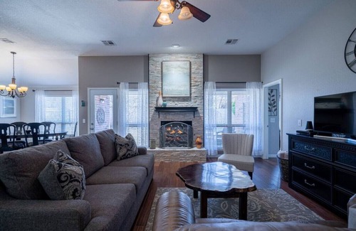 Edmond House | Firelane - Classy, Comfortable, Pet friendly