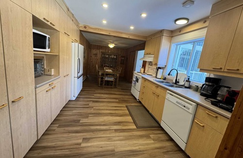 Sainte-Agathe-des-Monts House | Fireplace, beach access, pet friendly