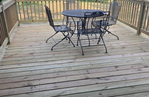 Deepwater House | Fireside Cabin – a cozy retreat at Truman Lake– relax and unwind!