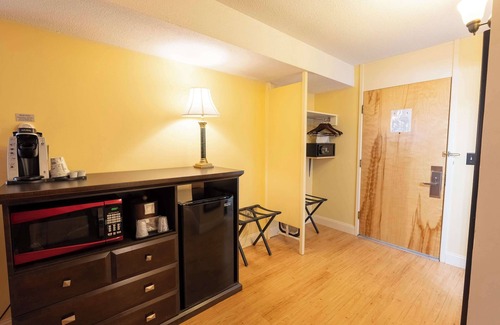 Waterville Hotel | Fireside Inn & Suites Waterville