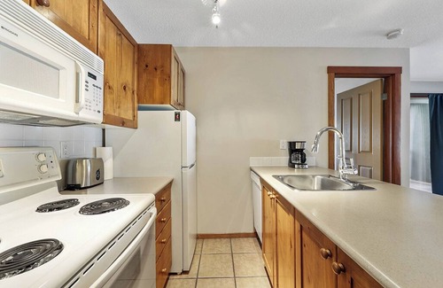Sun Peaks Condo | Fireside Lodge 210: Delightful 2BDRM, Pet Friendly Condo w/Shared Hot Tub