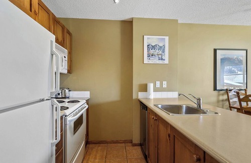 Sun Peaks Condo | Fireside Lodge 316: Charming, Pet Friendly, 1BDRM Condo w/Shared Hot Tub
