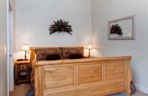 Park Meadows House | Fireside Retreat