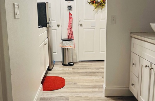 Orlando Apartment | First-Class Crash Pad! studio apartment, close to UCF.