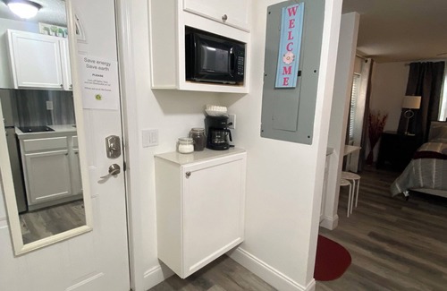 Orlando Apartment | First-Class Crash Pad! studio apartment, close to UCF.