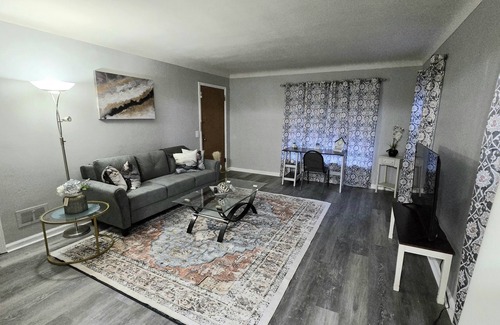Toledo Apartment | First floor 1Bed/1Bth Pets OK, Close to ProMedica, UT