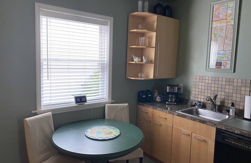 North Buffalo Apartment | FIRST FLOOR FLAT FOR BUSINESS OR PLEASURE