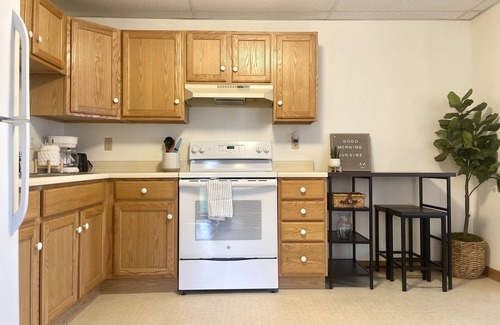 Brunswick Apartment | First Floor Little Cozy Studio with King Size Bed Downtown
