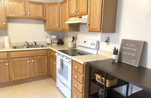 Brunswick Apartment | First Floor Little Cozy Studio with King Size Bed Downtown