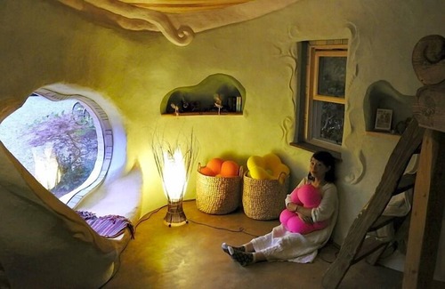 Isumi House | First in japan Earthbag House innEnglish Garden / Isumi Chiba