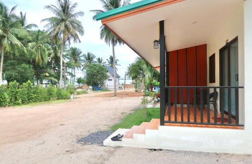 Ko Pha-ngan Apartment | First Light beach bungalow 4