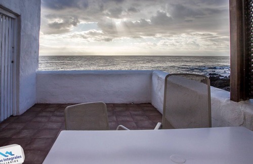 Puerto de Guimar House | FIRST LINE OF THE SEA, WITH WIFI AND ALL THE COMFORTS