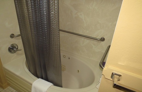 Caseyville Hotel | First Western Inn Caseyville