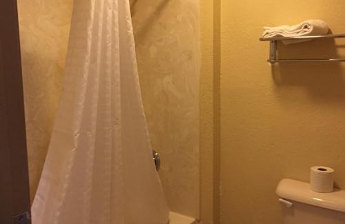 Fairmont City Hotel | First Western Inn - Fairmont City