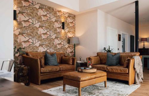 Ayr House | Firth View 1 - Luxury Cottage with Sea View & Hot Tub, Ayr