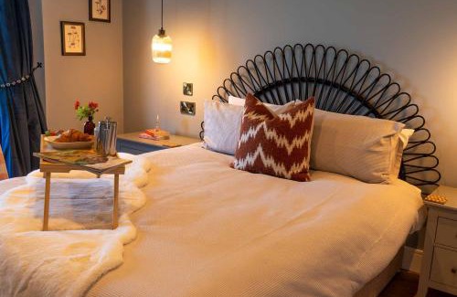 Ayr House | Firth View 1 - Luxury Cottage with Sea View & Hot Tub, Ayr