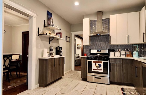 Detroit Apartment | Fischer House Indian Village Nn01