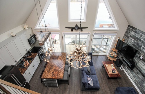 Trent Hills Cottage | Fish and relax in a new Waterfront four-season cottage 1 hour east of Whitby!