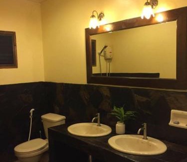 Bai Lan Hotel | Fish House Bungalows