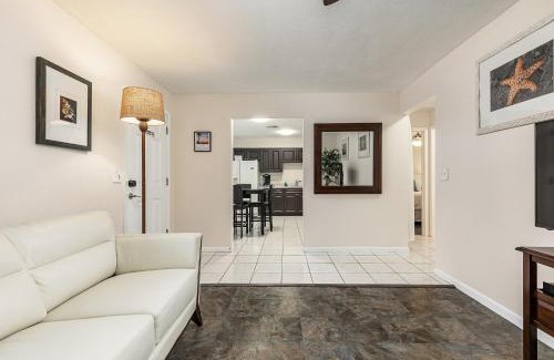 Tarpon Springs Apartment | Fish in Lake Tarpon or the Gulf of America!