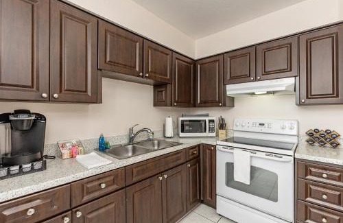 Tarpon Springs Apartment | Fish in Lake Tarpon or the Gulf of America!