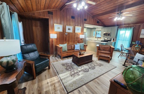 Port St. Joe Cabin | "Fish On!"- Cozy 3 bedroom cabin near Indian Pass.