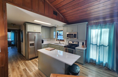 Port St. Joe Cabin | "Fish On!"- Cozy 3 bedroom cabin near Indian Pass.