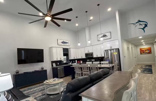 Port O Connor House | Fish Stories 5 Bedroom/3.5 Bathroom With Pool and Playscape