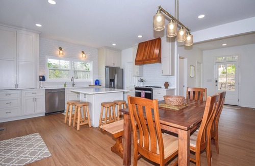 Dadeville House | Fishbowl Retreat, Fishbowl Retreat- Large Lakefront Home- Sleeps 10