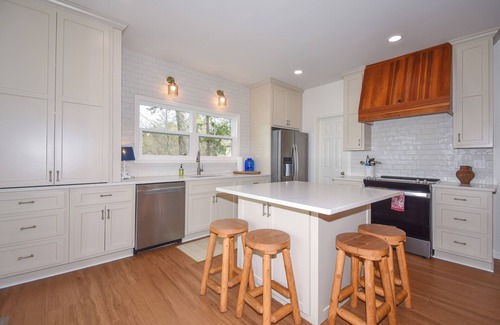Dadeville House | Fishbowl Retreat, Fishbowl Retreat- Large Lakefront Home- Sleeps 10