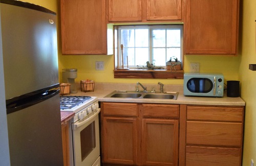 Williston Cottage | Fisherman, Birders and Family retreat! Sleeps 4 no cleaning fee, pets welcome