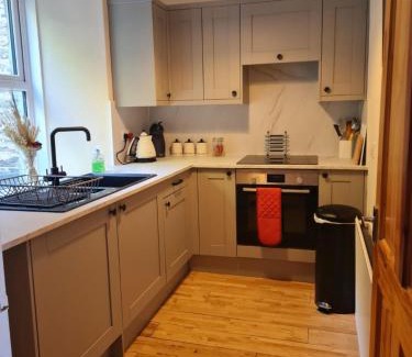 Wick Apartment | Fisherman Cottage - ideal for Trades and couples part of Langley Serviced Apartments Has outside steps