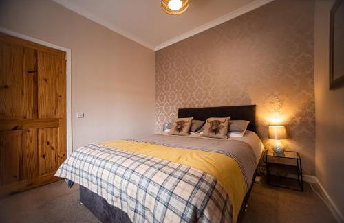Wick Apartment | Fisherman Cottage - ideal for Trades and couples part of Langley Serviced Apartments Has outside steps
