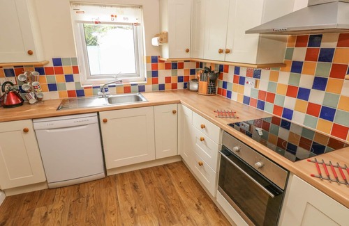St Ishmaels Cottage | FISHERMAN'S COTTAGE, pet friendly, with a garden in St. Ishmaels