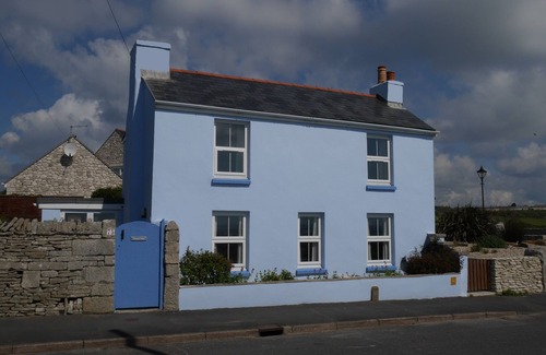 Southwell Cottage | FISHERMAN'S COTTAGE, family friendly, with hot tub in Portland Bill