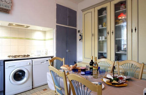 Carcassonne Cottage | Fisherman's Cottage Overlooking the Canal du Midi