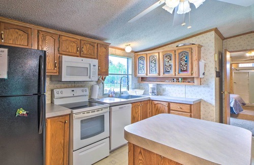 Bernice House | Fisherman's Paradise Retreat Near Wolf Creek!