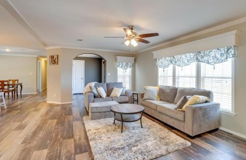 Negreet House | Fishermans Paradise Lake-View Home in Many!