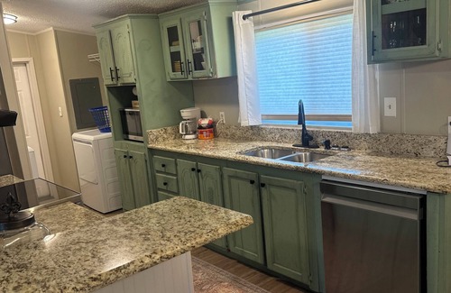 Navarro County House | Fisherman’s View! Located at Richland Chambers Lake
