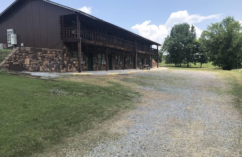 Hardin Resort | Fishermen and families wanted