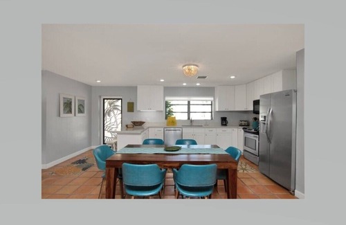 Little Venice House | Fishing and Family Fun paradise Oceanfront 60'ft dock 3 bed 2bath private pool
