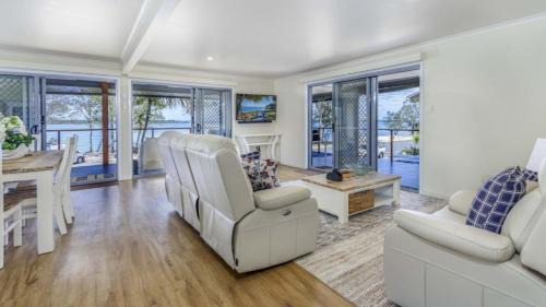 Bellara House | Fishing and Swimming at your doorstep - Sylvan Beach Esp, Bellara