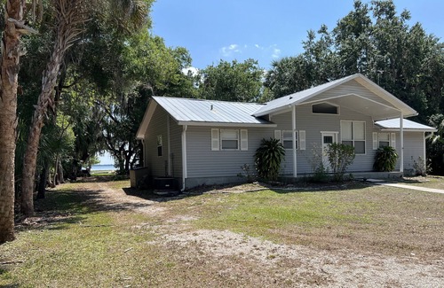 Fedhaven House | Fishing For a Peaceful Lakefront Getaway