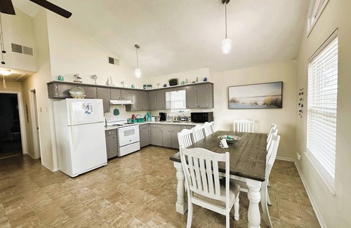 Freeport House | Fishing Haven on the Canal
